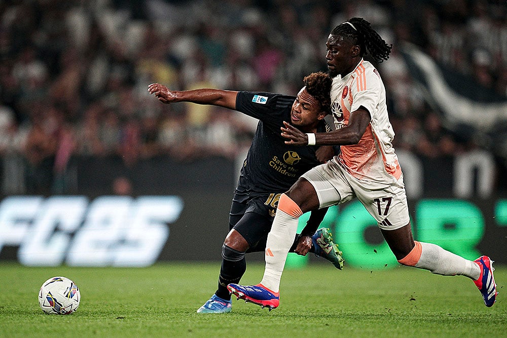 | Photo: Marco Alpozzi/LaPresse via AP : Serie A 2024-25 Juventus vs Roma: Juventus' Weston McKennie fights for the ball with Roma's Kouadio Kone